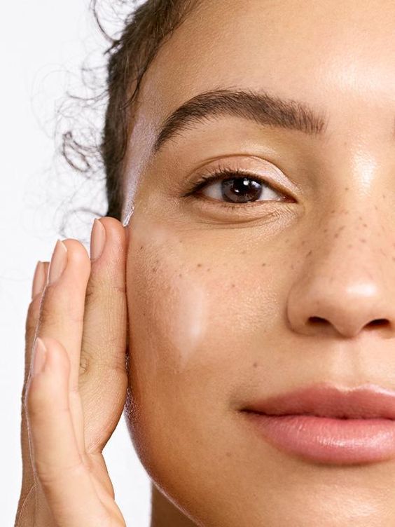 Why should I use a face moisturiser?